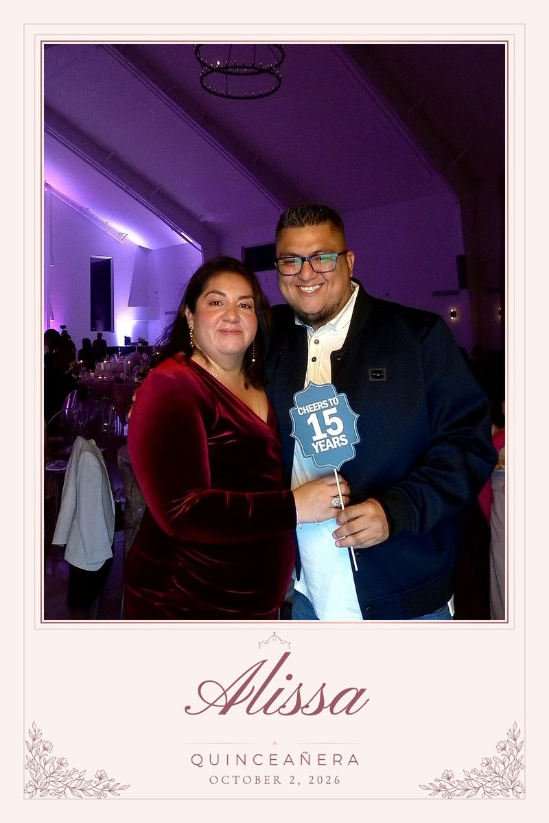Invitados en The White Orchid con sus tiras impresas de la foto cabina de espejo